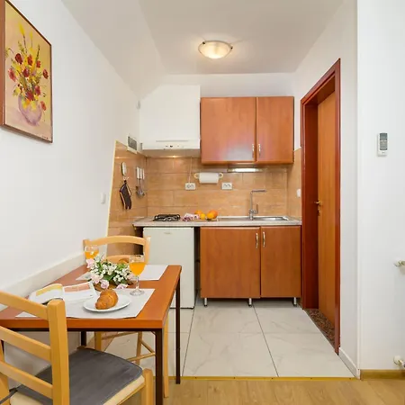 Silvana 74 Apartman Póla